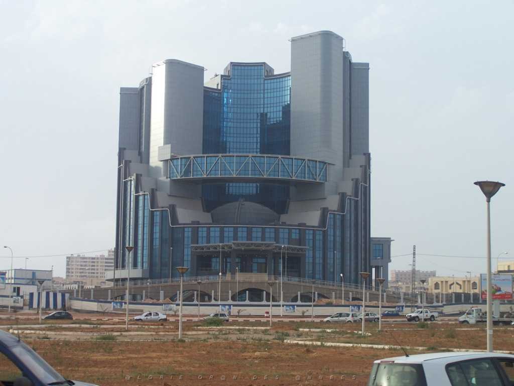 ORAN 2007 NOUVEAU SIEGE DE LA SONATRACH.JPG